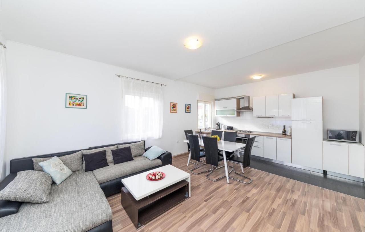 Nice Apartment In Kastel Stafilic With Sauna Kaštela Exteriör bild