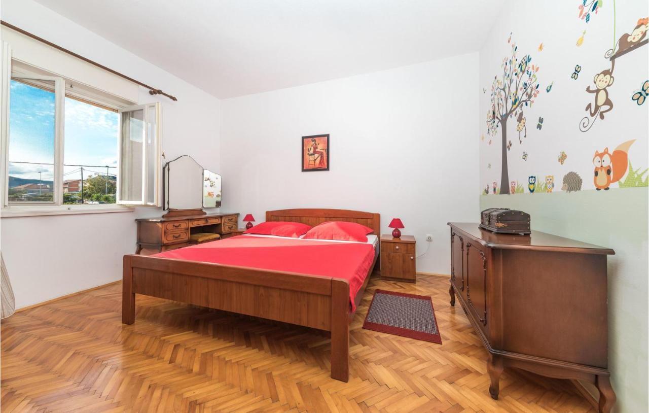 Nice Apartment In Kastel Stafilic With Sauna Kaštela Exteriör bild