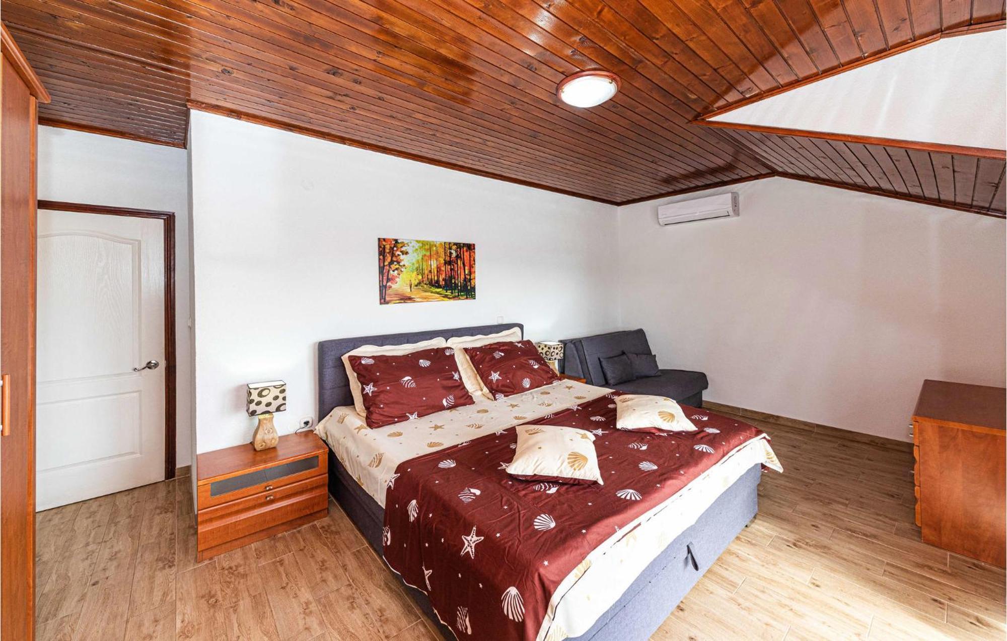 Nice Apartment In Kastel Stafilic With Sauna Kaštela Exteriör bild