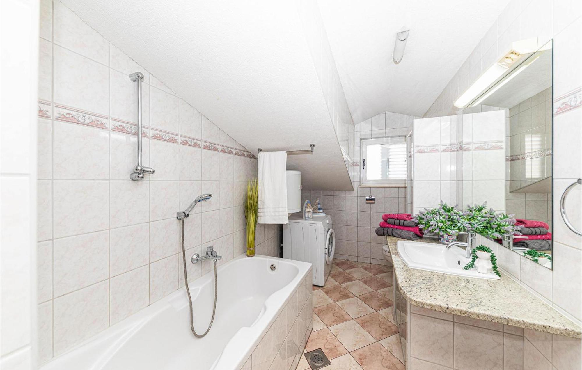 Nice Apartment In Kastel Stafilic With Sauna Kaštela Exteriör bild