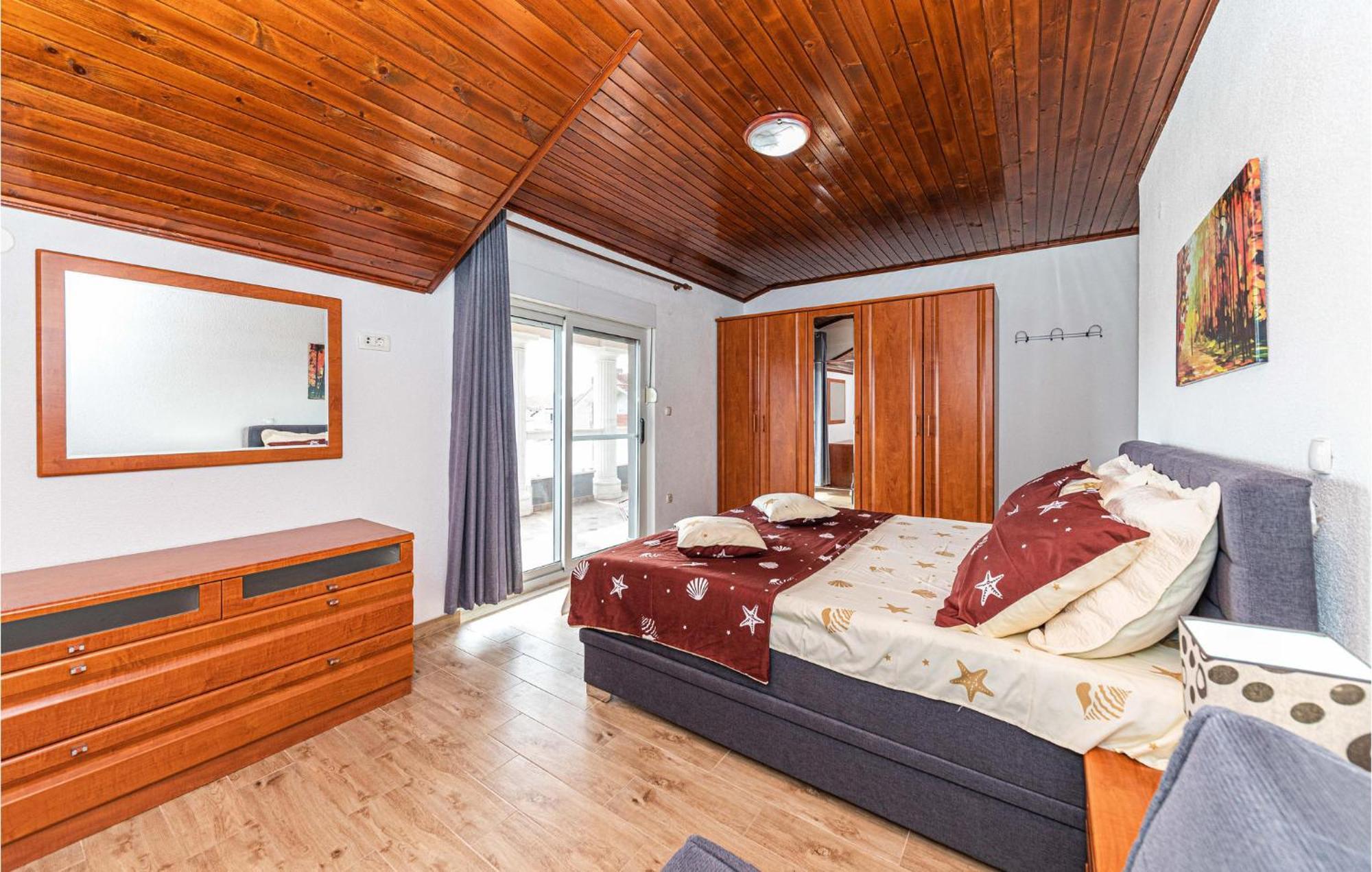 Nice Apartment In Kastel Stafilic With Sauna Kaštela Exteriör bild